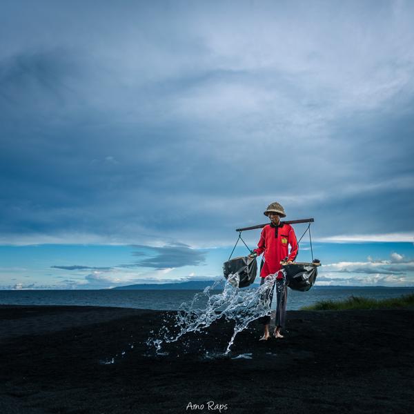 Saltmining on the beach, Bali